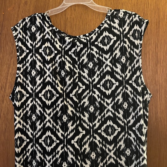 Avenue Sleeveless Maxi V NeckDress. Plus 18 / 20. Black & White Diamond pattern - Picture 5 of 7